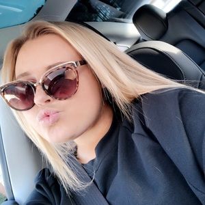 Meet your Posher, Olivia